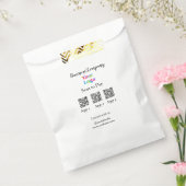 Scannen Sie das Firmenlogo Q R Code Social Media z Geschenktütchen (Versiegelt)