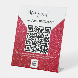Scannen Sie ein QR Code Pedestal-Zeichen, um einen Sockelschild