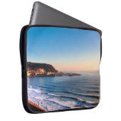 Scarborough Coastline Laptopschutzhülle (Vorne Rechts)