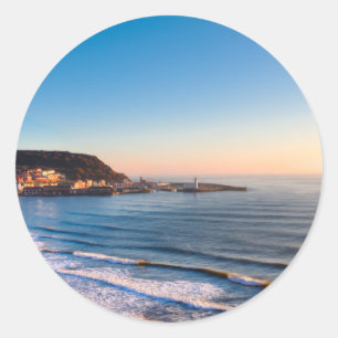 Scarborough Coastline Runder Aufkleber