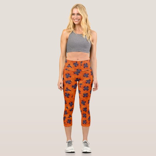 Scarlet Orange Poppy Nahtloses Muster Capri Leggings (Vorderseite)
