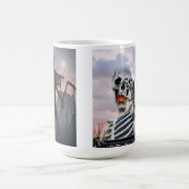 Scary Scare Crow In Corn Field Kaffeetasse (Mittel)