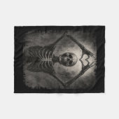 Scary Skeleton Hands Heart Sign Funny Halloween Co Fleecedecke (Vorderseite (Horizontal))