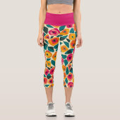 Scattered Floral Love Capri Leggings (Vorderseite)