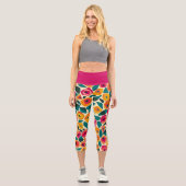 Scattered Floral Love Capri Leggings (Vorderseite)