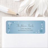 Scattered Snowflakes Holiday Address Labels (blau) (Insitu)