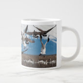 Scattering Geese Jumbo-Tasse (Rechts)