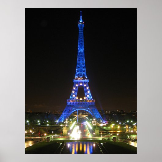 Scenic Eiffel Tower at Night Poster (Vorne)