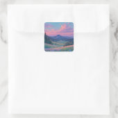 Scenic Wildflower Valley and Mountain Peak Quadratischer Aufkleber (Tasche)
