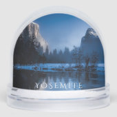 Scenic Yosemite in Winter Schneekugeln (Vorderseite)