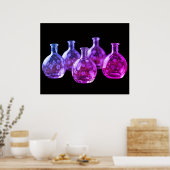 Schablonierte Glasflaschen schwarzer Hintergrund W Poster (Küche)