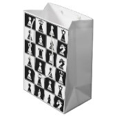 Schach-Design-Geschenktasche Mittlere Geschenktüte (Rückseite Schrägansicht)