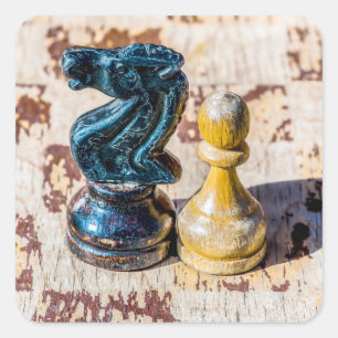 Schach Pawn and Knight - Veteranen Quadratischer Aufkleber