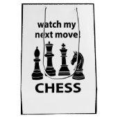 Schach schaut auf meinen nächsten Schachzug Mittlere Geschenktüte (Rückseite)