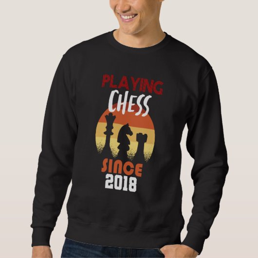 Schach spielt seit 2018 sweatshirt (Vorderseite)