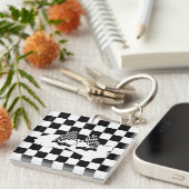 Schachbrett-Flagge und Rennwagen Schlüsselanhänger (Vorderseite rechts)