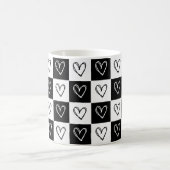 Schachbrett-Herzen Kaffeetasse (Mittel)