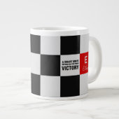 Schachbrett-Monogramm Jumbo-Tasse (Vorderseite Rechts)