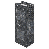 Schachbrett Muster diagonal 2tones.bx4x4 BLK BG Geschenktüte Für Weinflaschen (Rückseite Schrägansicht)