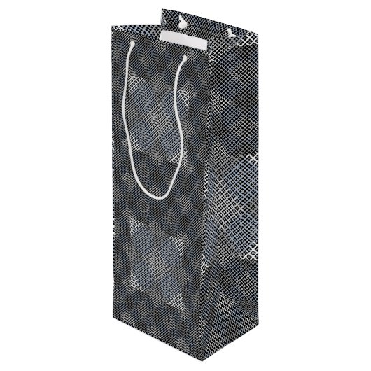 Schachbrett Muster diagonal 2tones.bx4x4 BLK BG Geschenktüte Für Weinflaschen (Rückseite Schrägansicht)