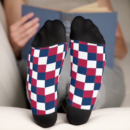 Schachbrett-Muster mit US-Flagge Socken (Unterseite)