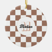 Schachbrett Quadrate Mocha-braunes Retro Monogramm Keramik Ornament (Vorne)