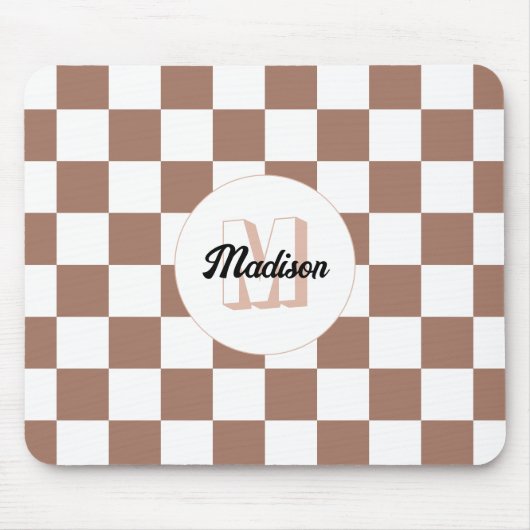 Schachbrett Quadrate Mocha-braunes Retro Monogramm Mousepad (Vorne)