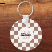 Schachbrett Quadrate Mocha-braunes Retro Monogramm Schlüsselanhänger (Rückseite)