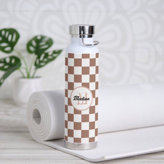 Schachbrett Quadrate Mocha-braunes Retro Monogramm Trinkflasche (Yoga)