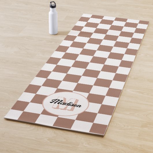 Schachbrett Quadrate Mocha-braunes Retro Monogramm Yogamatte (Beispiel)