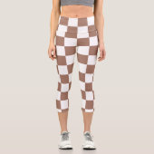 Schachbrett Quadrate mocha braunes, weißes geometr Capri Leggings (Vorderseite)