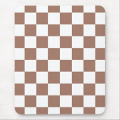 Schachbrett Quadrate mocha braunes, weißes geometr Mousepad (Vorne)