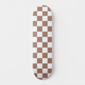 Schachbrett Quadrate mocha braunes, weißes geometr Skateboard (Vorderseite)