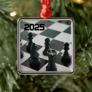 Schachbrett und Stücke Ornament Aus Metall