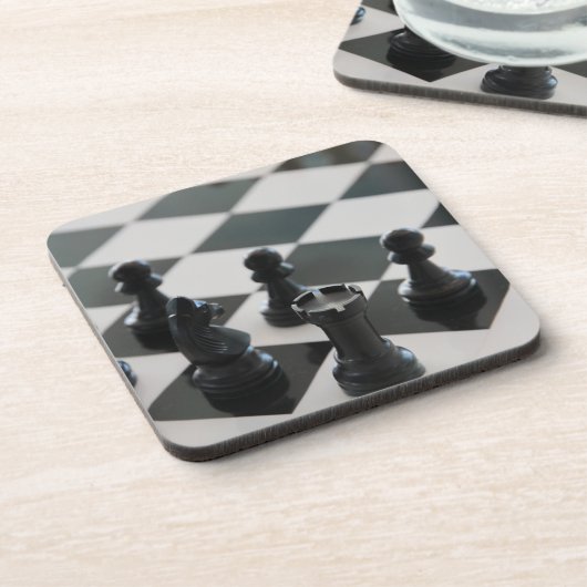 Schachbrett und Untersetzer (Linke Seite)