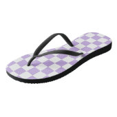 Schachbrett und Weiß Badesandalen (Schrägansicht)