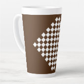 Schachbrett und weißes Retro Milchtasse (Linke Ecke)