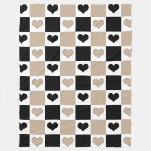 Schachbrettherzen in Taupe, Schwarz und Weiß Fleecedecke