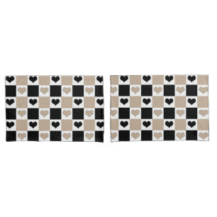 Schachbrettherzen in Taupe, Schwarz und Weiß Kissenbezug