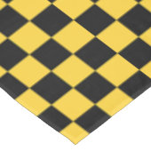 Schachbrettmuster in Schwarz und Gold Tischdecke (Schrägansicht)