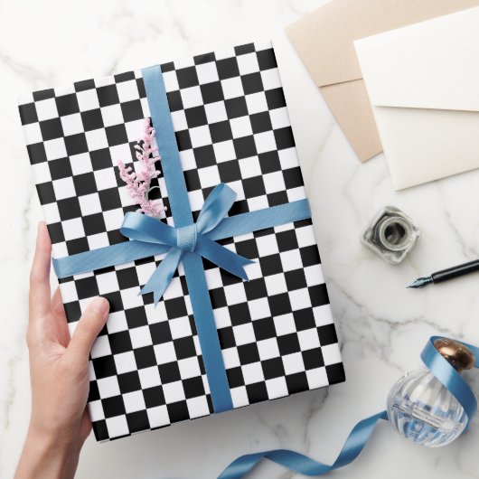 Schachbrettmuster in Schwarz und Weiß Geschenkpapier (Schenken)