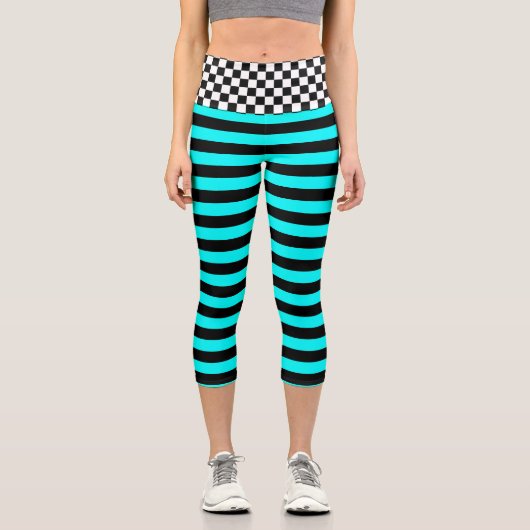 Schachbrettmuster, Schwarz und Aqua-Design Capri Leggings (Vorderseite)