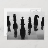 Schachfiguren auf Schachbrett in Schwarzweiß Postkarte (Vorne/Hinten)