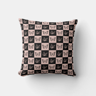 Schachiges rosa und schwarzes Schmetterlingsmuster Kissen