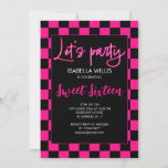 Schachrosa schwarzes Retro Lasse Party Sweet 16 Einladung<br><div class="desc">Passen Sie 16 . Geburtstag Let's Party mädchenhaft mit hellrosa und schwarz Design. Gekreuzte Quadrate mit einem rosa schwarzen geometrischen Retromuster. Cooles Vintages Retro-Schachbrett geometrisches quadratisches Fliesenmuster.</div>