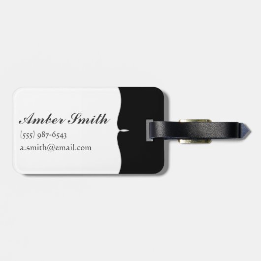 Schachstücke auf Schachbrett in Schwarzweiss Gepäckanhänger (Rückseite horizontal)