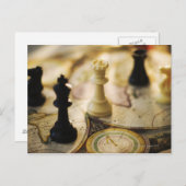 Schachstücke auf Weltskarte Postkarte (Vorne/Hinten)