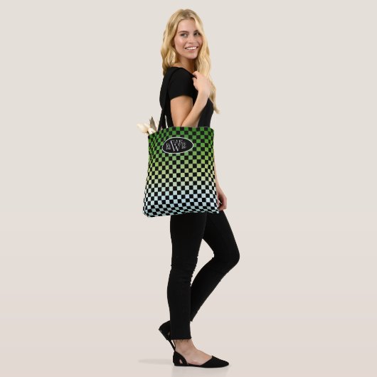 Schachte grüne Tasche (Am Model)