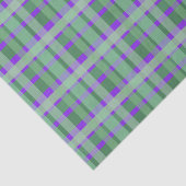 Schachte Karierte Tartan-Streifen auf Lila Seidenpapier (Ausschnitt)