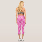 Schachte Liebe in Magenta und Weiß Capri Leggings (Rückseite)